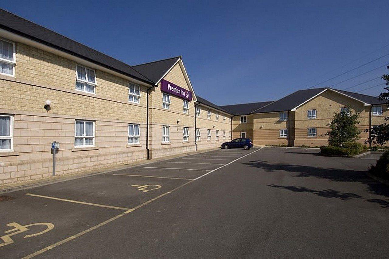 Premier Inn Chippenham Exteriör bild