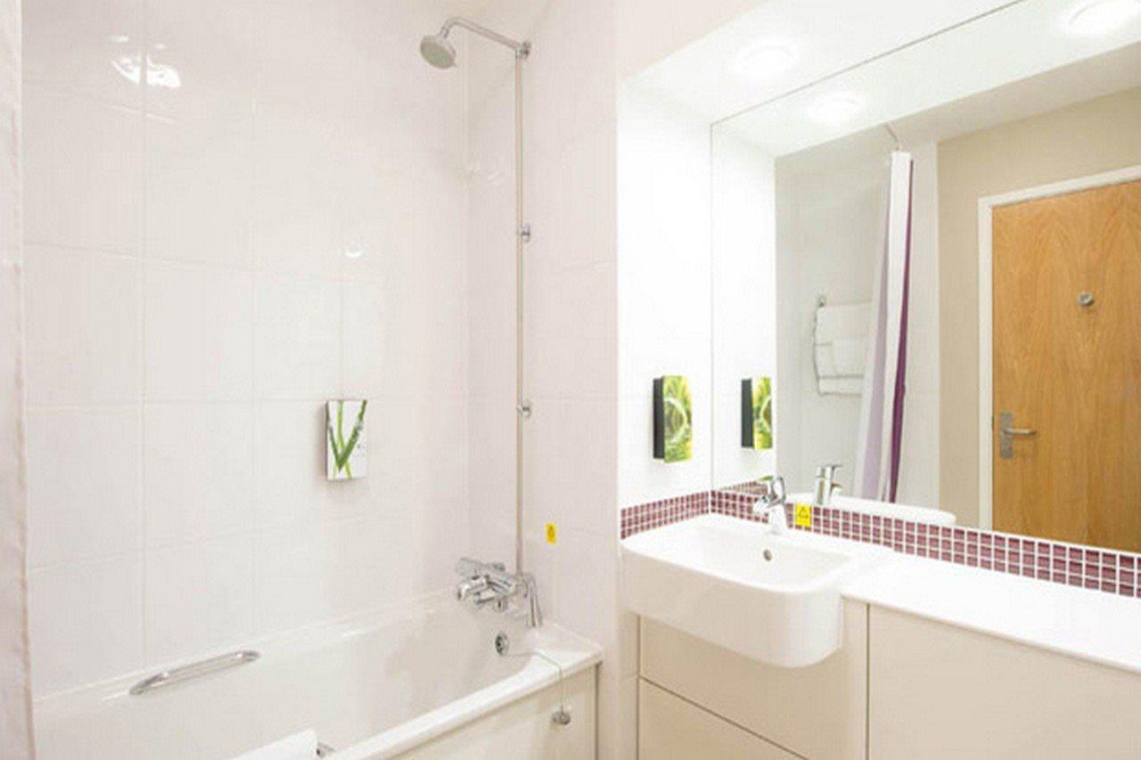 Premier Inn Chippenham Exteriör bild