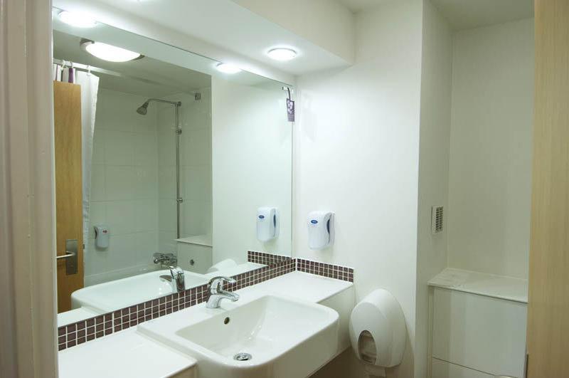 Premier Inn Chippenham Exteriör bild