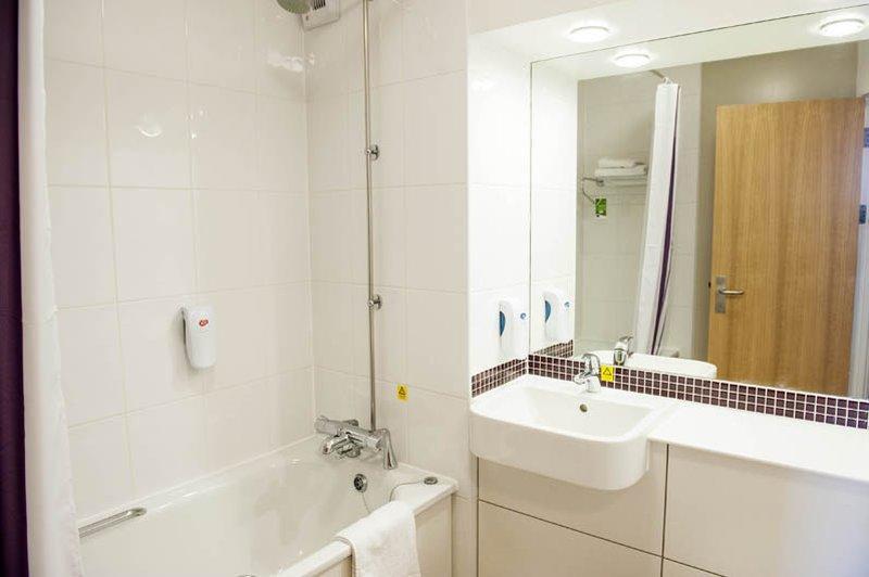 Premier Inn Chippenham Exteriör bild